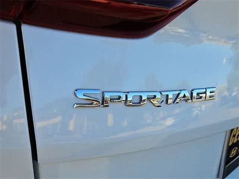 Used 2022 Kia Sportage LX image 12