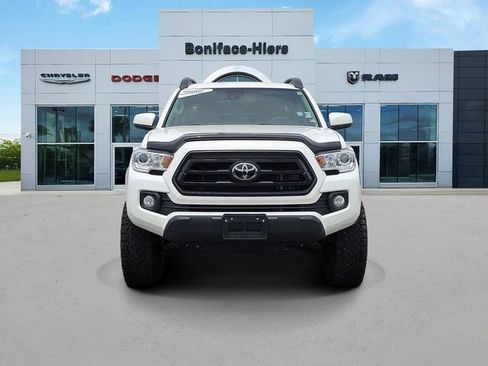 Used 2022 Toyota Tacoma SR AWD/4WD image 2