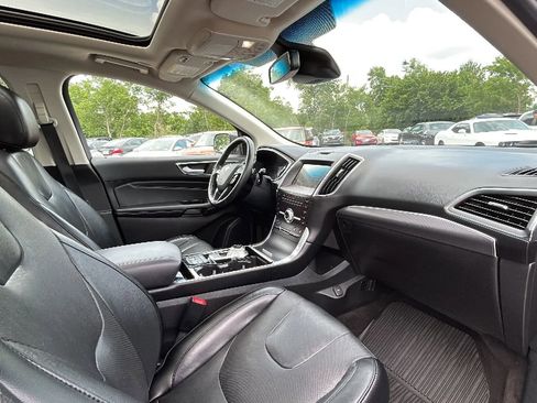 Used 2019 Ford Edge Titanium w/ Equipment Group 301A AWD/4WD image 40