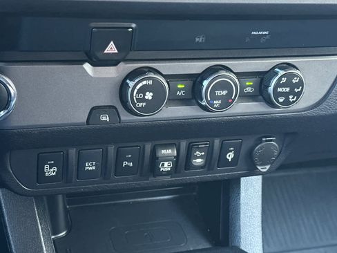 Used 2019 Toyota Tacoma TRD Sport image 21