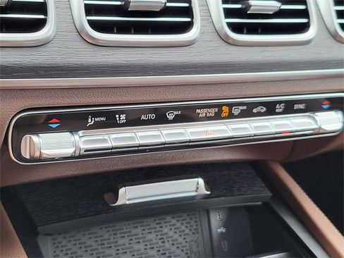 Used 2024 Mercedes-Benz GLS 450 4MATIC image 31