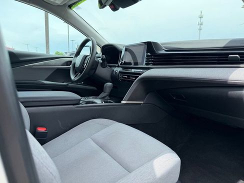 Used 2025 Toyota Camry LE w/ Convenience Package FWD image 31