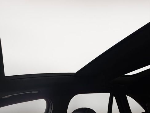 Used 2019 Mercedes-Benz GLC 350e 4MATIC image 30