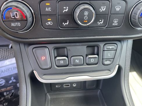Used 2021 GMC Terrain SLT FWD image 19