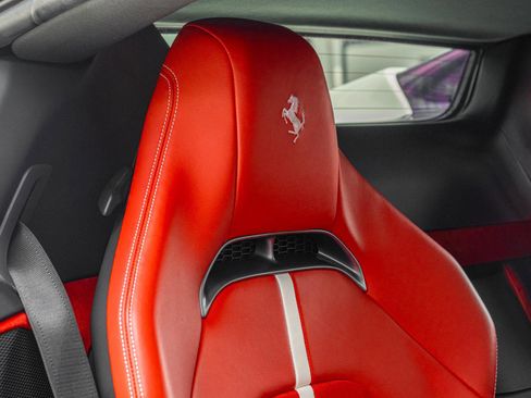 Used 2022 Ferrari SF90 Spider image 36