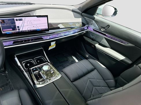 New 2025 BMW i7 xDrive60 image 20