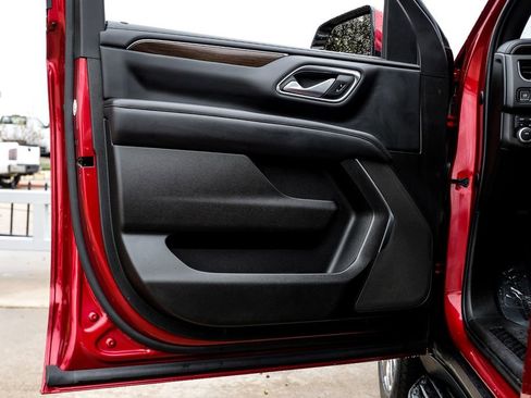 Used 2022 GMC Yukon XL SLE image 44