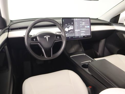 Used 2024 Tesla Model Y Long Range image 2