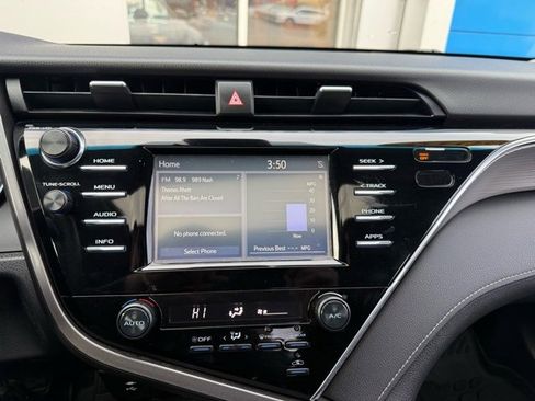 Used 2018 Toyota Camry SE w/ Moonroof Package image 25