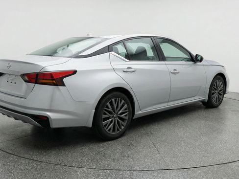 Used 2025 Nissan Altima 2.5 SV image 9