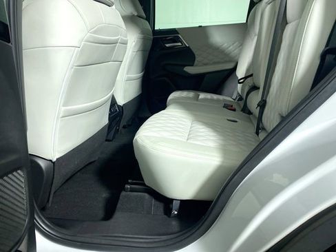 Used 2023 Mitsubishi Outlander SEL image 21