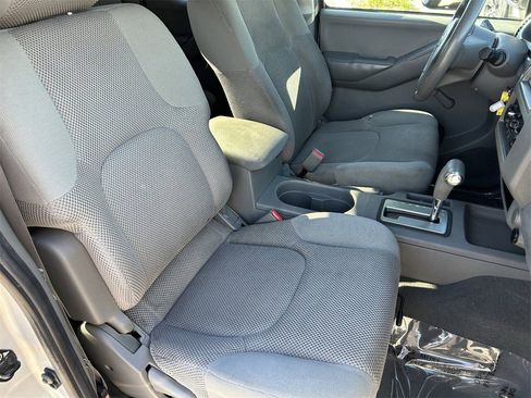Used 2008 Nissan Frontier SE image 11