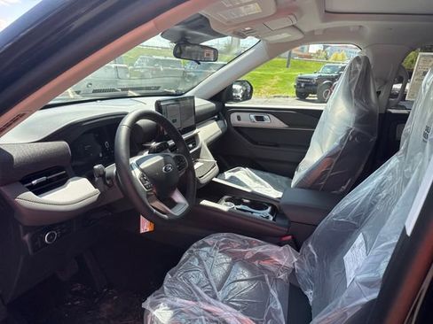 New 2026 Ford Explorer Active w/ Active Comfort Package AWD/4WD image 9