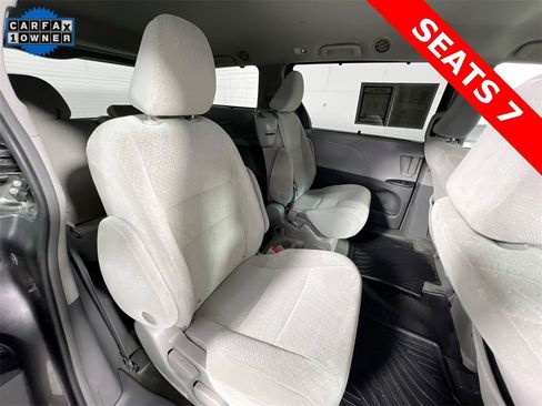 Used 2017 Toyota Sienna LE image 26