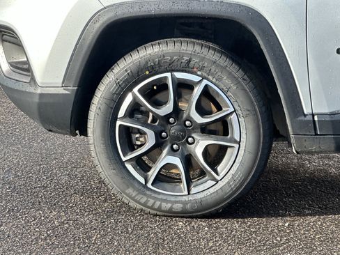 Used 2024 Jeep Compass Trailhawk image 24