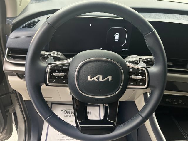 Used 2026 Kia Carnival SX w/ SX Dark Edition Package FWD image 16