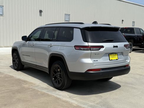 New 2025 Jeep Grand Cherokee L Altitude image 5