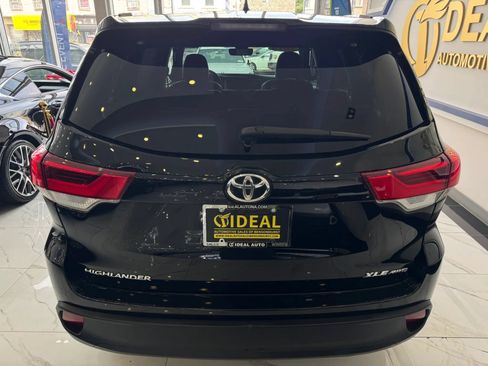 Used 2019 Toyota Highlander XLE AWD/4WD image 6