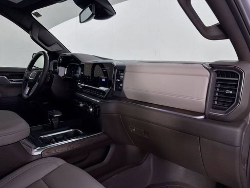 Used 2025 GMC Sierra 1500 SLT w/ SLT Premium Plus Package image 32