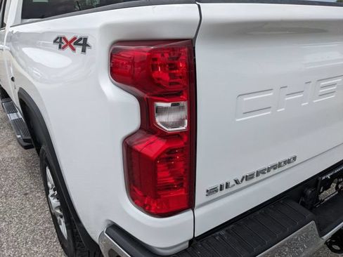Used 2025 Chevrolet Silverado 2500 LT w/ Convenience Package AWD/4WD image 11