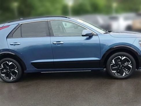 Certified 2024 Kia Niro Wave w/ Wave Preserve Package FWD image 4