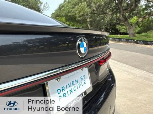 Used 2021 BMW 740i w/ Premium Package RWD image 13