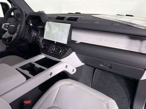 New 2026 Land Rover Defender 110 X-Dynamic SE image 34