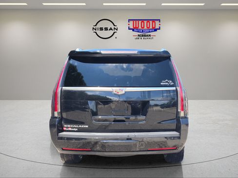 Used 2017 Cadillac Escalade Premium Luxury AWD/4WD image 3