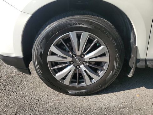 Used 2017 Nissan Pathfinder SL w/ SL Tech Package FWD image 6