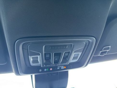 Used 2022 Chevrolet Silverado 1500 High Country w/ High Country Premium Package AWD/4WD image 27