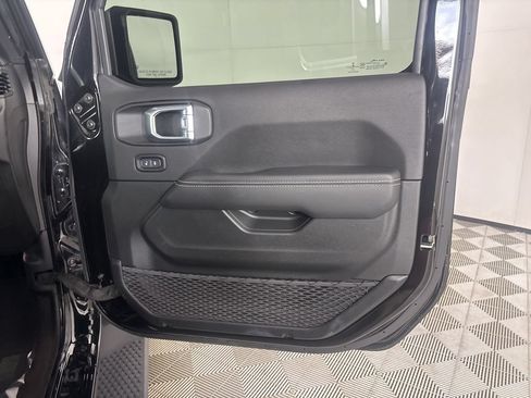 Used 2021 Jeep Wrangler Unlimited Sahara AWD/4WD image 26