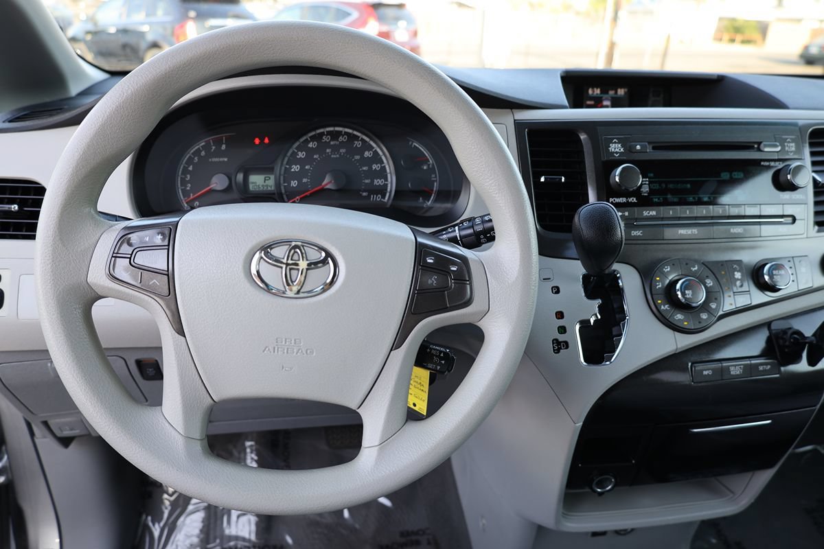 Used 2011 Toyota Sienna LE AWD/4WD image 23