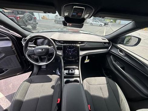 New 2025 Jeep Grand Cherokee Laredo w/ Luxury Tech Group I image 10