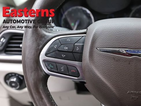 Used 2017 Chrysler Pacifica Touring-L Plus w/ Advanced Safetytec Group FWD image 15