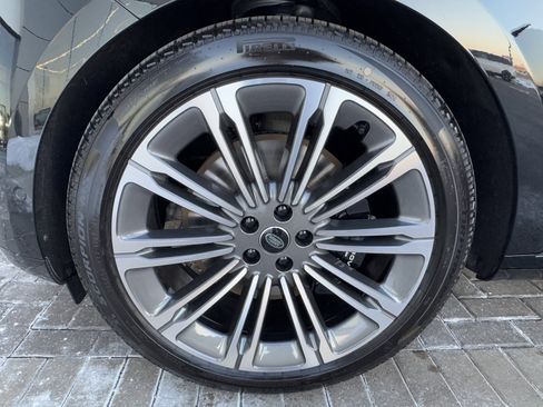 Certified 2025 Land Rover Range Rover SE AWD/4WD image 9