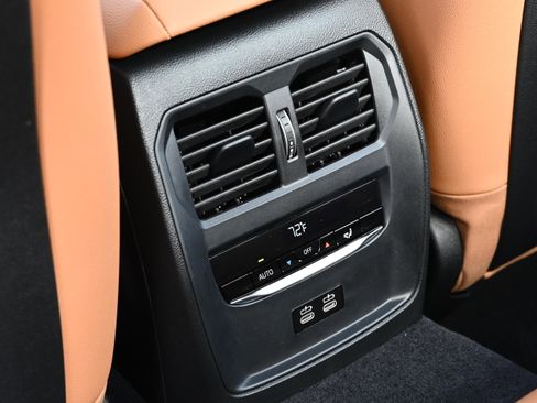 New 2026 BMW 330i Sedan w/ M Sport Package image 28