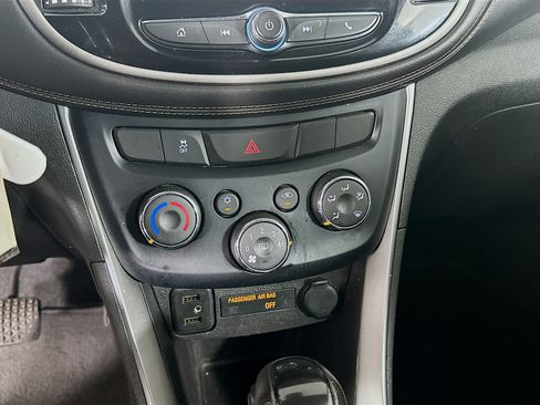 Used 2020 Chevrolet Trax LS FWD image 22