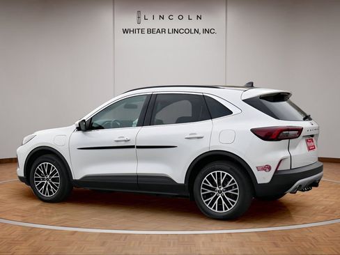 Used 2023 Ford Escape SE w/ PHEV Premium Package image 7