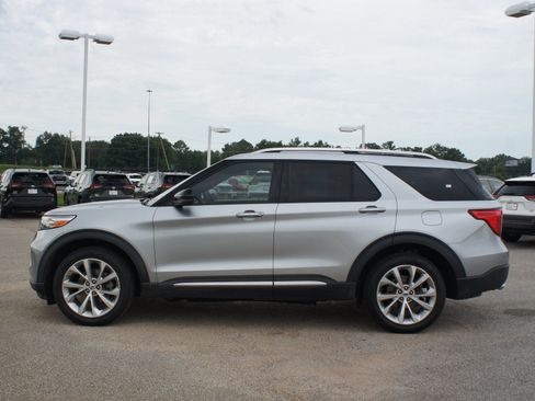 Used 2022 Ford Explorer Platinum w/ Equipment Group 601A AWD/4WD image 14