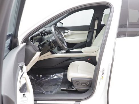 Used 2024 Audi Q8 e-tron Premium Plus w/ Premium Plus Package image 6