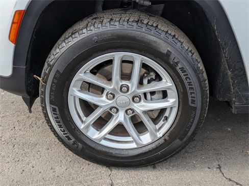 Certified 2024 Jeep Grand Cherokee Laredo X w/ Luxury Tech Group I image 32