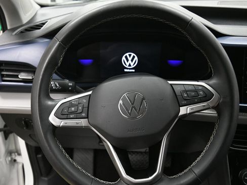 Used 2024 Volkswagen Taos SE FWD image 12