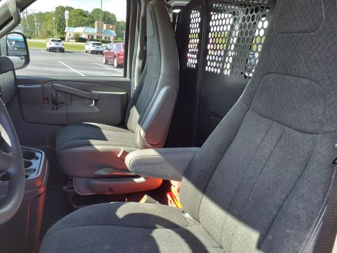 Used 2022 Chevrolet Express 2500 w/ Driver Convenience Package image 17