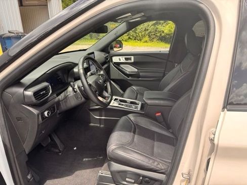 Used 2023 Ford Explorer ST w/ Equipment Group 401A AWD/4WD image 17