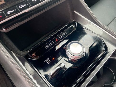 Used 2024 Jeep Wagoneer 4WD image 17