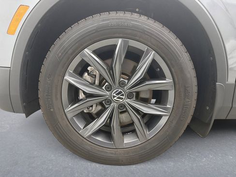 Used 2022 Volkswagen Tiguan SE image 25