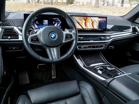 Used 2025 BMW X5 xDrive50e w/ M Sport Package image 10