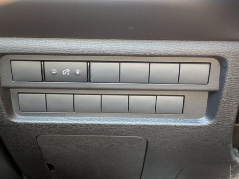 Used 2025 Mitsubishi Outlander ES FWD image 23