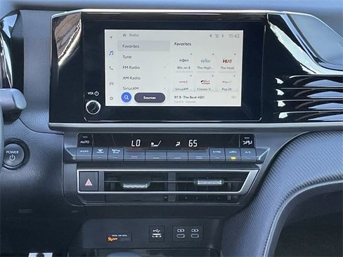 Used 2025 Toyota Camry SE image 17