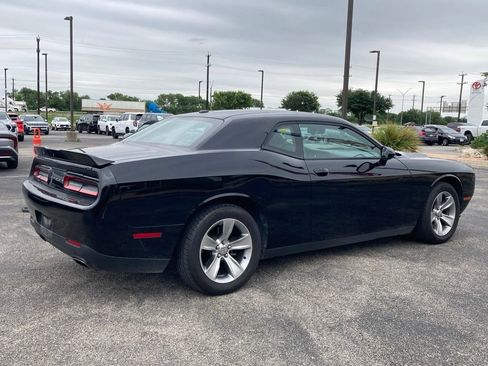 Used 2018 Dodge Challenger SXT RWD image 5